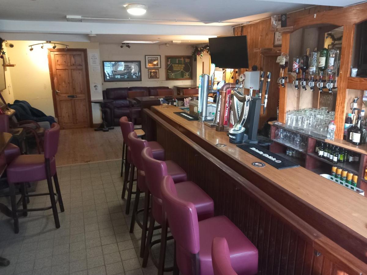 Matty'S Pub - Apartment'S 칼로 외부 사진